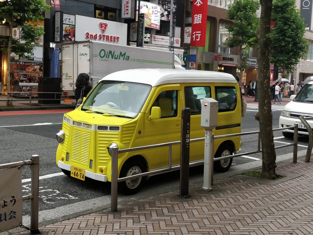 Yellow_Mini_Van.thumb.jpg.1f9e419fe5d1a2c0ed68b1ab058aea19.jpg