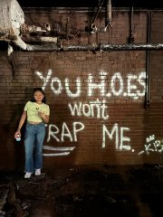 Found my way into an abandoned building 🤷🏽♀️